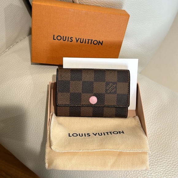 Authentic LV 6 Key holder! Damier ebene with pink inside! - Picture 1 of 17
